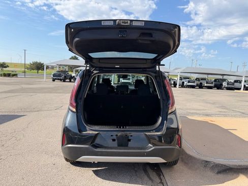 Used 2023 Kia Soul LX FWD image 6