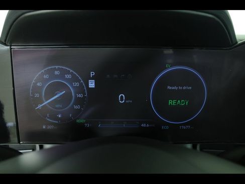 Used 2025 Hyundai Elantra Limited FWD image 25