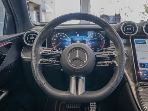 Used 2024 Mercedes-Benz GLC 300 4MATIC image 9