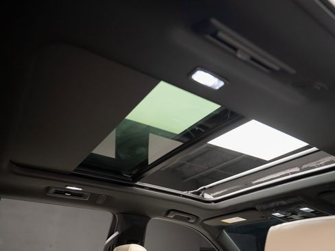 Used 2024 Cadillac Escalade Premium Luxury image 74