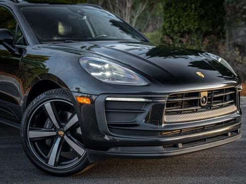 Used 2023 Porsche Macan Turbo image 6