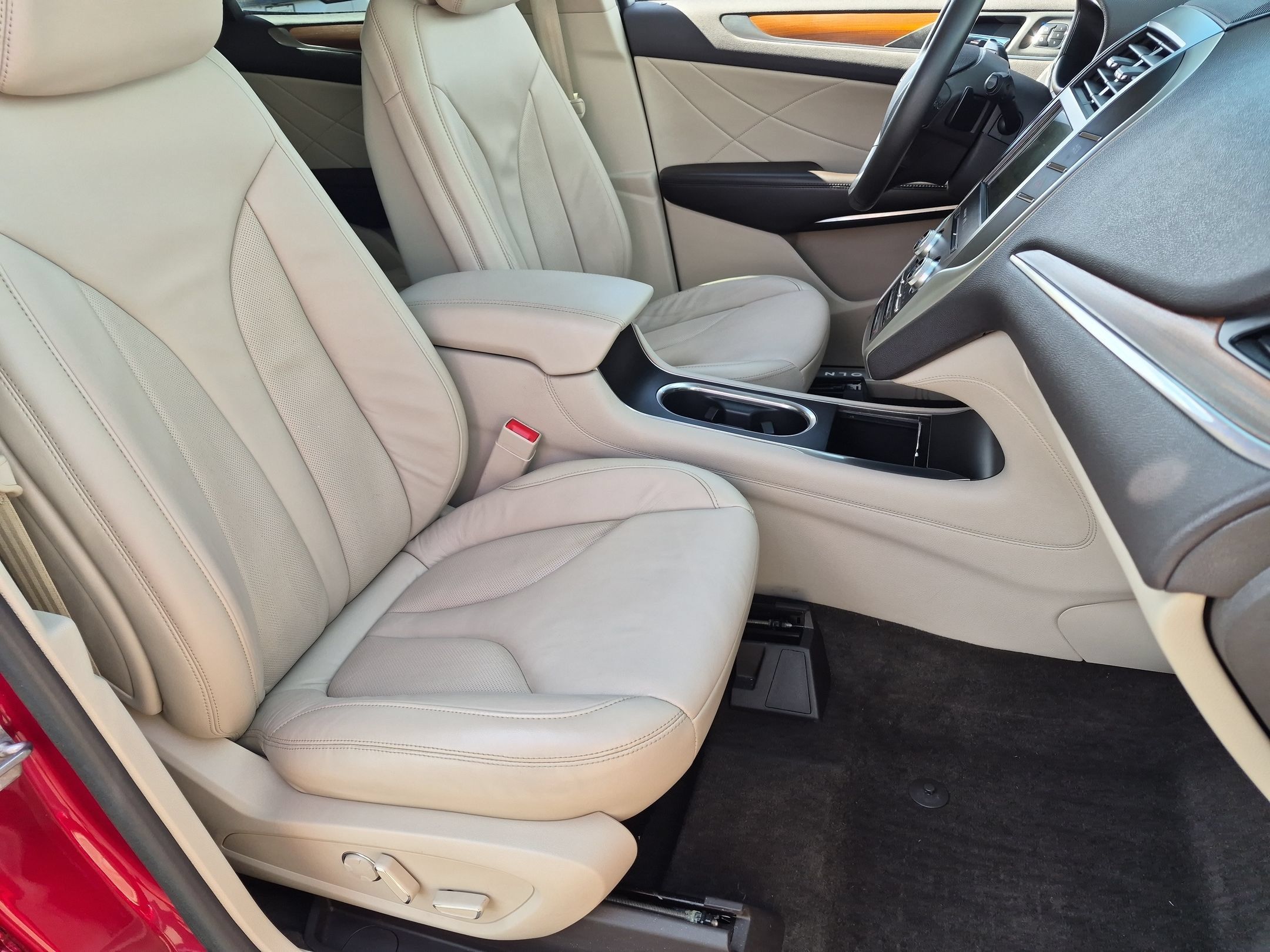 Used 2019 Lincoln MKC Select w/ Select Plus Package AWD/4WD image 28