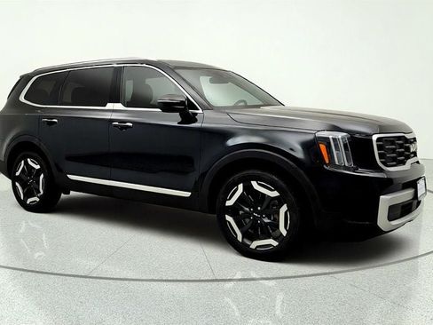 Used 2025 Kia Telluride S FWD image 3
