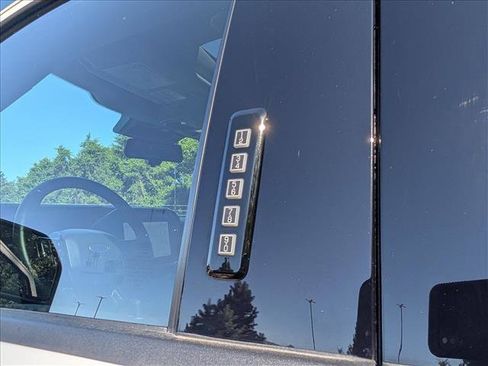 Used 2023 Ford F250 Lariat w/ Lariat Ultimate Package AWD/4WD image 12
