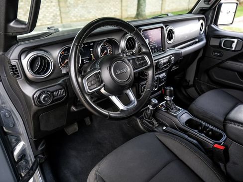 Used 2022 Jeep Wrangler Unlimited Sahara AWD/4WD image 26