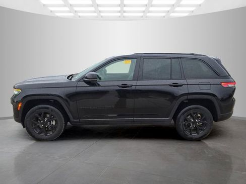 Used 2025 Jeep Grand Cherokee Altitude AWD/4WD image 6