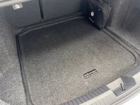 Used 2025 Volkswagen Jetta SE w/ Sunroof Package image 79