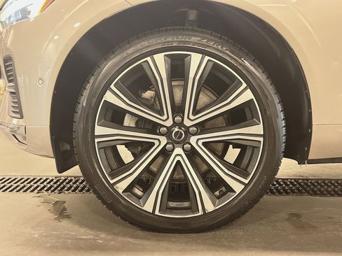 Used 2023 Volvo XC60 B6 Ultimate w/ Protection Package Premier image 12