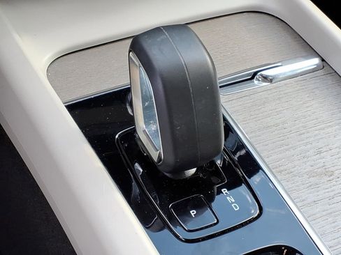 Certified 2023 Volvo XC60 B5 Plus w/ Protection Package Premier AWD/4WD image 24