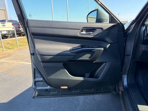 Used 2022 Nissan Pathfinder S image 13