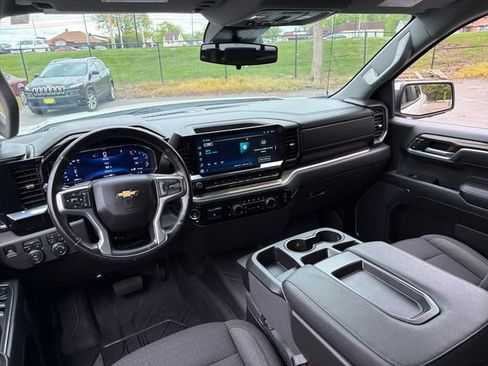 Used 2025 Chevrolet Silverado 1500 LT w/ Safety Package AWD/4WD image 29