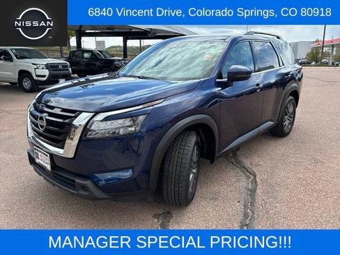 Used 2024 Nissan Pathfinder SV FWD image 3