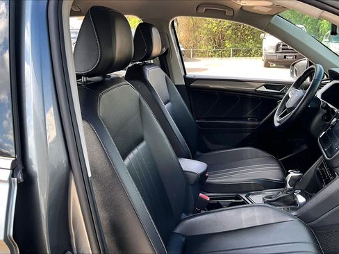 Used 2024 Volkswagen Tiguan SE image 9