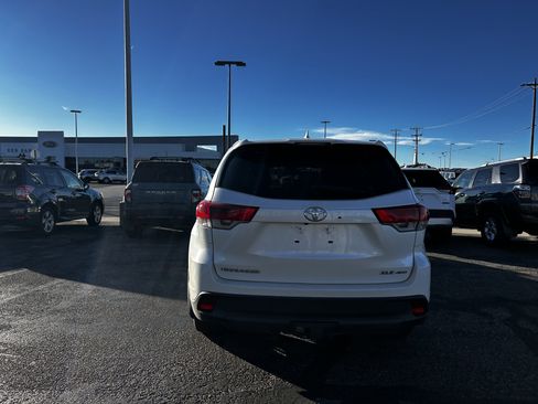 Used 2018 Toyota Highlander SE image 4