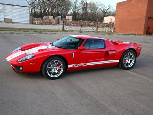 Used 2005 Ford GT image 21