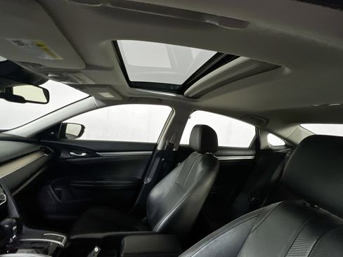 Used 2018 Honda Civic Touring image 22