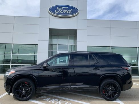 Used 2021 Chevrolet Traverse Premier w/ Redline Edition AWD/4WD image 4