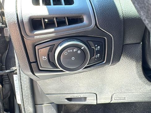 Used 2015 Ford Focus SE FWD image 9