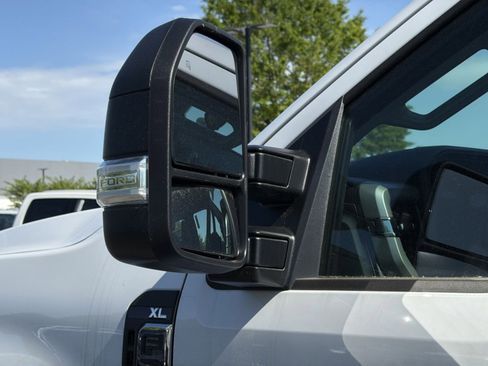 New 2026 Ford F250 XL w/ XL Chrome Package AWD/4WD image 14