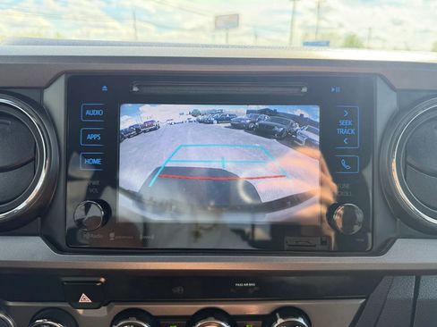 Used 2019 Toyota Tacoma TRD Off-Road image 19