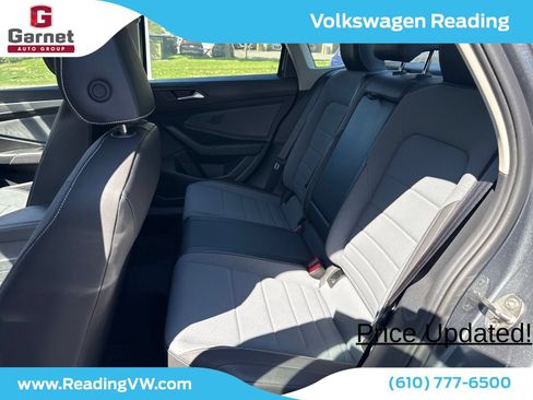 Used 2025 Volkswagen Jetta SE FWD image 13