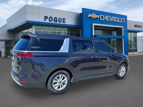 Used 2024 Kia Carnival LX FWD image 2