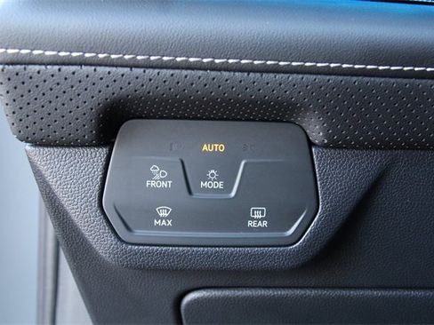 Certified 2025 Volkswagen Atlas SEL Premium R-Line image 17