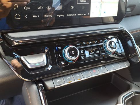 New 2026 GMC Sierra 1500 AT4 w/ AT4 Premium Package AWD/4WD image 14