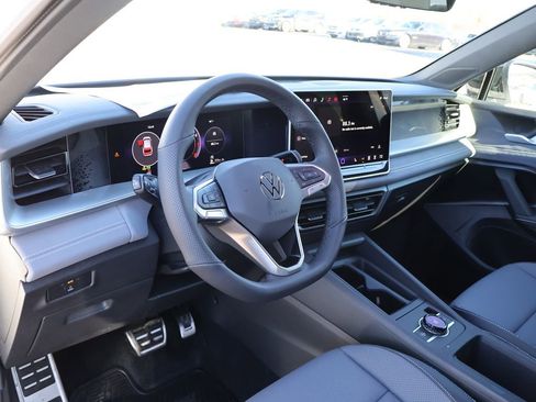 New 2026 Volkswagen Tiguan SE R-Line image 21