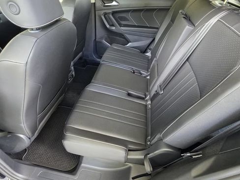 Used 2024 Volkswagen Tiguan SE FWD image 9