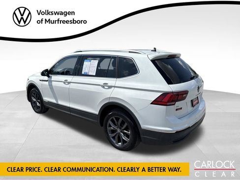 Used 2023 Volkswagen Tiguan SE w/ Panoramic Sunroof Package FWD image 6