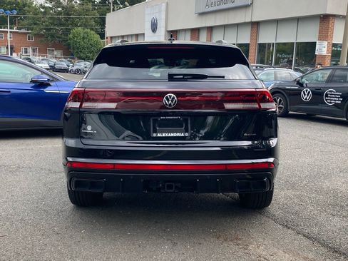 Used 2026 Volkswagen Atlas Cross Sport SEL R-Line AWD/4WD image 4