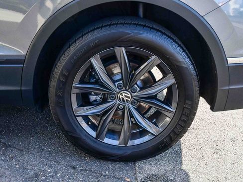 Used 2024 Volkswagen Tiguan SE image 10