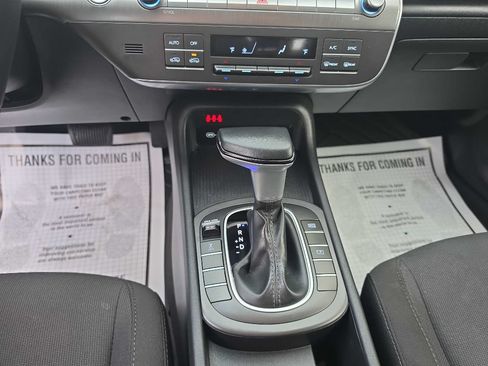Used 2025 Hyundai Kona SEL AWD/4WD image 18