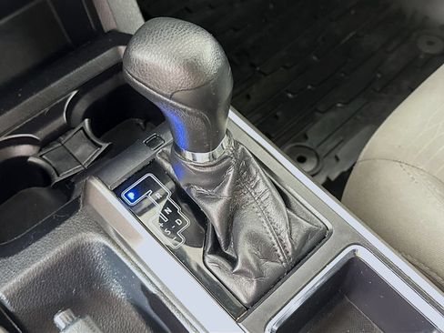 Used 2019 Toyota Tacoma SR5 RWD image 18