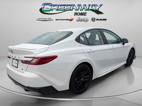 Used 2025 Toyota Camry SE FWD image 7