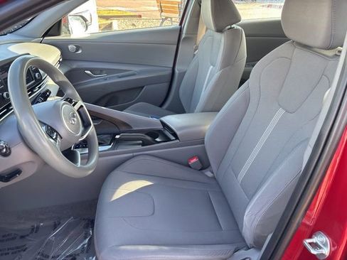 Used 2023 Hyundai Elantra SE FWD image 5
