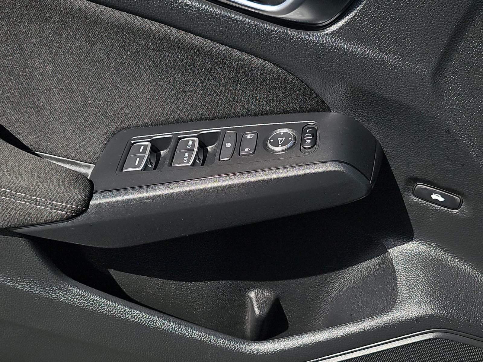 Used 2025 Honda Civic Sport image 28