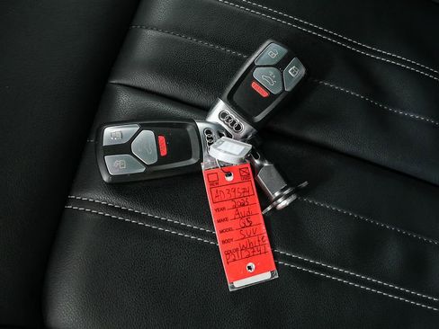 Used 2023 Audi Q5 2.0T Premium w/ Convenience Package image 38