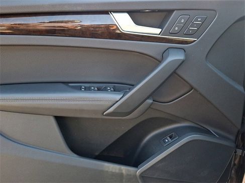 Used 2019 Audi Q5 2.0T Premium Plus w/ Premium Plus Package image 13