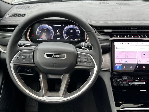 New 2025 Jeep Grand Cherokee L Limited w/ Luxury Tech Group II image 14