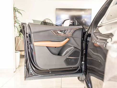 Used 2020 Audi Q8 Premium Plus w/ Premium Plus Package image 31