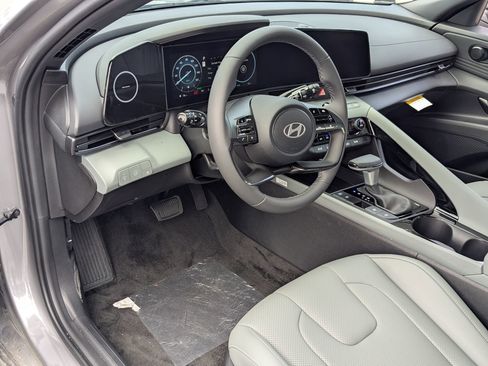 New 2025 Hyundai Elantra Limited image 8
