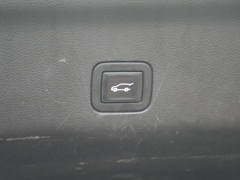 Used 2021 Chevrolet Tahoe Z71 image 30