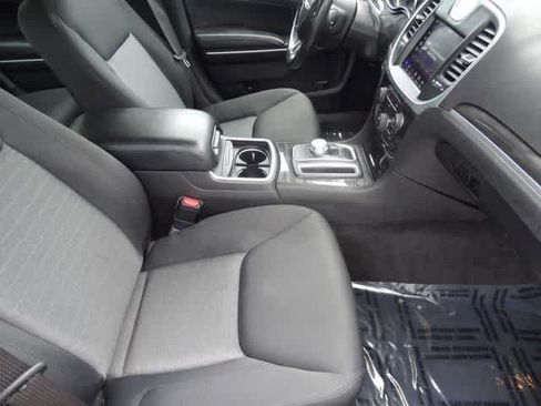 Used 2021 Chrysler 300 Touring RWD image 13
