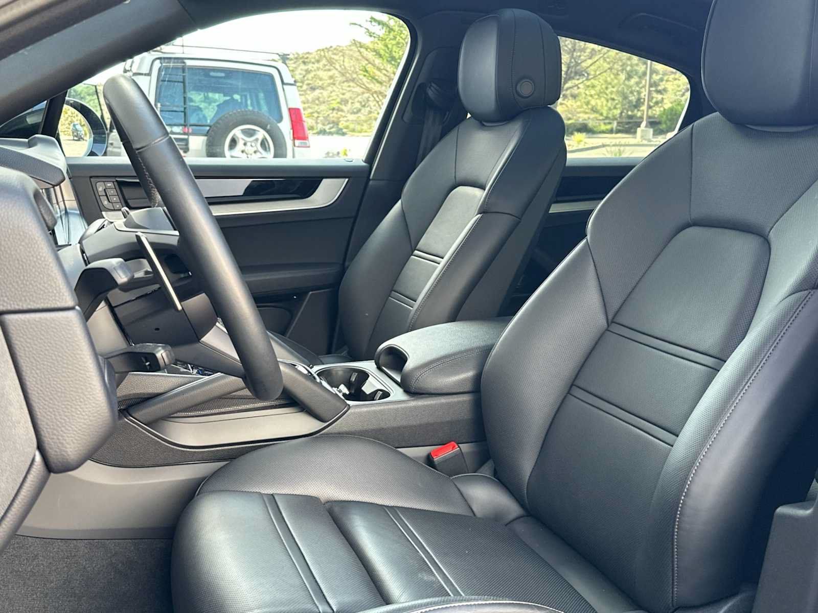Certified 2025 Porsche Cayenne Coupe AWD/4WD image 5