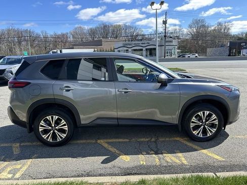 Used 2023 Nissan Rogue SV image 9