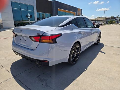 Used 2025 Nissan Altima 2.5 SR FWD image 3