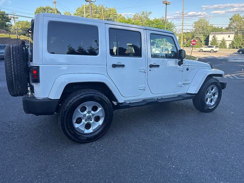 Used 2015 Jeep Wrangler Unlimited Sahara w/ Connectivity Group AWD/4WD image 4
