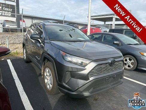 Used 2019 Toyota RAV4 LE FWD image 1